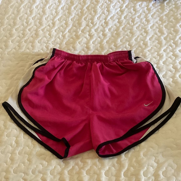 Woman’s Nike shorts medium - Picture 1 of 2